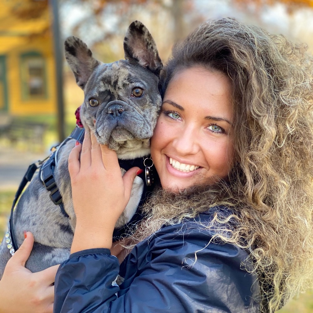 Meet your Posher, Olivia